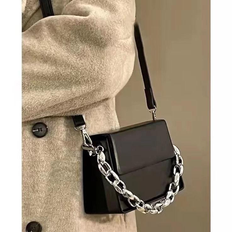 Сумка-цепочка женская высокого класса нишевая дизайнерская сумка-мессенджер французская ретро однотонная универсальная сумка через плечо сумка-коробка чёрный
Сумка-цепочка женская высокого класса нишевая дизайнерская сумка-мессенджер французская ретро однотонная универсальная сумка через плечо сумка-коробка чёрный