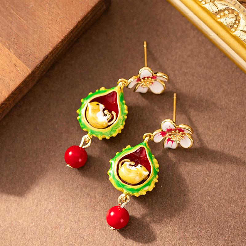 Mori sweet delicate hand-painted drip oil enamel glaze cute little squirrel flower earrings women s high-end fashion earrings
Mori sweet delicate hand-painted drip oil enamel glaze cute little squirrel flower earrings women s high-end fashion earrings