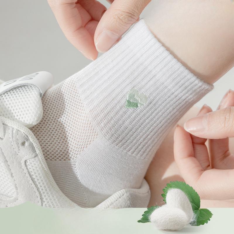 Female Spring and Summer Thin Love Embroidery Mesh Breathable Sweat Absorption Deodorant Socks 1 pair темно-сірий
Female Spring and Summer Thin Love Embroidery Mesh Breathable Sweat Absorption Deodorant Socks 1 pair темно-сірий