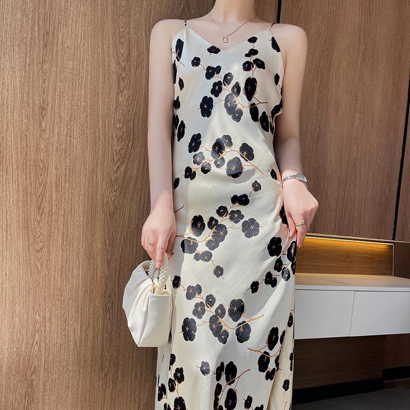 French Design Triacetate Satin V-Neck Print A-Line Camisole Dress for Women - Spring/Summer Collection S
French Design Triacetate Satin V-Neck Print A-Line Camisole Dress for Women - Spring/Summer Collection S