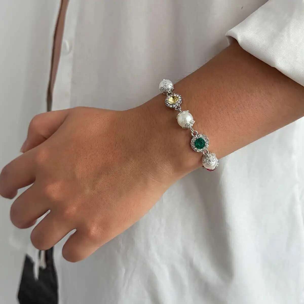 Salircon Exquisite Luxury Imitation Pearl Choker Necklace Bracelet Women Hip Hop Colorful Rhinestone Clavicle Chain Jewelry Gift
Salircon Exquisite Luxury Imitation Pearl Choker Necklace Bracelet Women Hip Hop Colorful Rhinestone Clavicle Chain Jewelry Gift