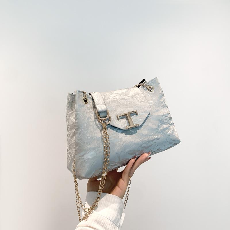 2025 новая модная сумка для поездок на работу большой вместимости женская популярная повседневная сумка через плечо на цепочке, сумка-мессенджер, персонализированная маленькая квадратная сумка серебряный
2025 новая модная сумка для поездок на работу большой вместимости женская популярная повседневная сумка через плечо на цепочке, сумка-мессенджер, персонализированная маленькая квадратная сумка серебряный