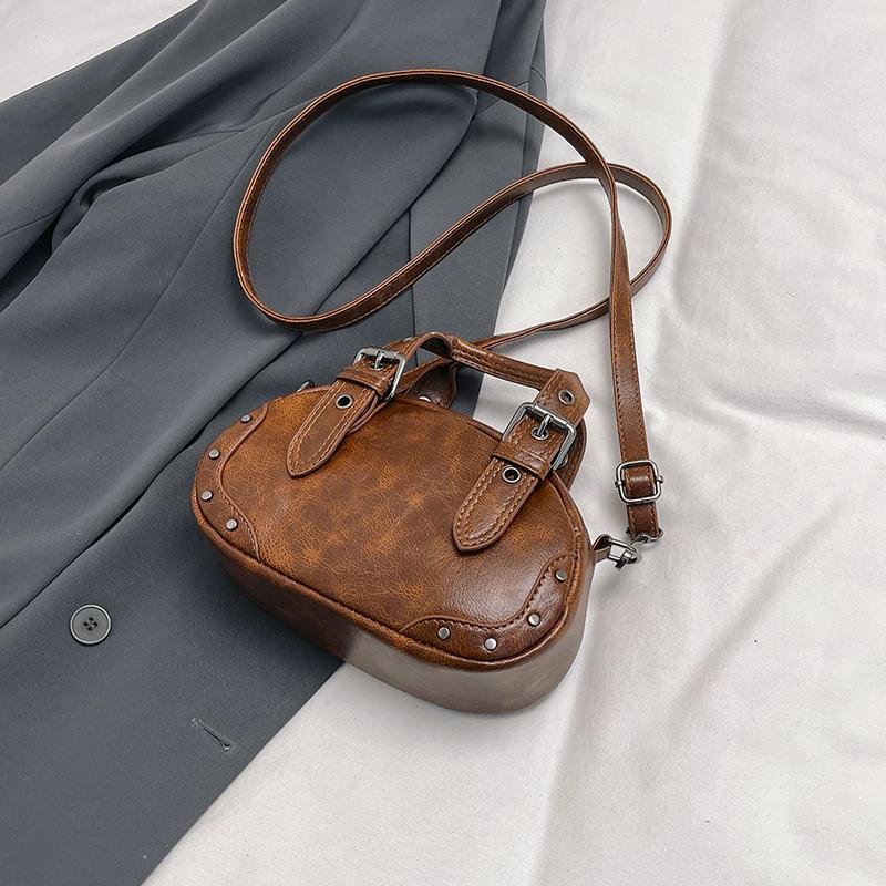 Retro Shoulder Crossbody Bags For Women Rivet Decor Top-handle Bags Casual Mini Saddle Bag Latest Luxury Designer Handbags 22x14x7cm
Retro Shoulder Crossbody Bags For Women Rivet Decor Top-handle Bags Casual Mini Saddle Bag Latest Luxury Designer Handbags 22x14x7cm