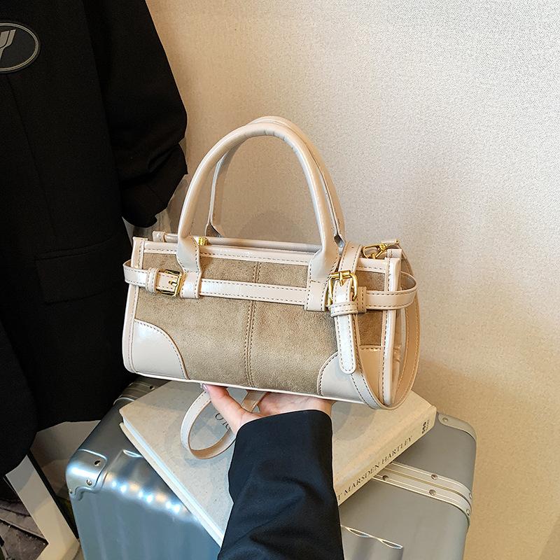 Ретро матовая маленькая сумка женская 2025 новая универсальная сумка-мессенджер осень-зима популярная сумочка для выхода маленькая сумка хаки
Ретро матовая маленькая сумка женская 2025 новая универсальная сумка-мессенджер осень-зима популярная сумочка для выхода маленькая сумка хаки