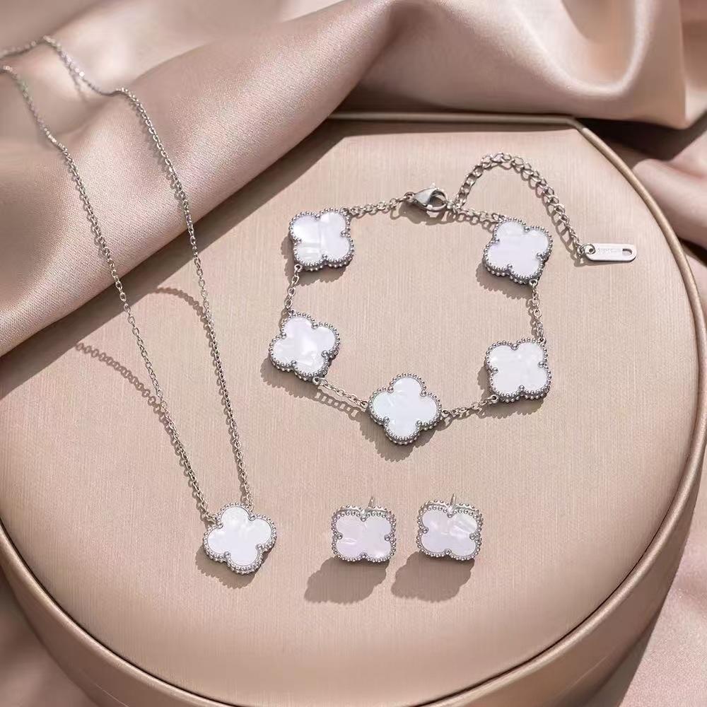 15mm Four-Leaf Clover Necklace Set for Women Titanium Steel Colorfast Stylish Versatile Collarbone Chain Popular Style Elegant Bracelet and Earrings белый
15mm Four-Leaf Clover Necklace Set for Women Titanium Steel Colorfast Stylish Versatile Collarbone Chain Popular Style Elegant Bracelet and Earrings белый