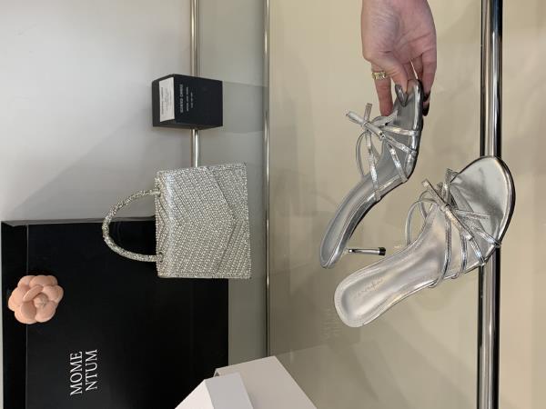 Модная женская обувь Серебристые женские тапочки Сланцы Женские Пляжные Мюли на низком каблуке Роскошные шлепанцы Сабо Высокие дизайнерские ПУ туфли Рим Ткань 35
Модная женская обувь Серебристые женские тапочки Сланцы Женские Пляжные Мюли на низком каблуке Роскошные шлепанцы Сабо Высокие дизайнерские ПУ туфли Рим Ткань 35