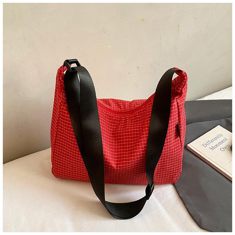 Large-capacity high-value lazy wind bag female ins Korean version simple and versatile lightweight shoulder bag commuter tote bag червоний
Large-capacity high-value lazy wind bag female ins Korean version simple and versatile lightweight shoulder bag commuter tote bag червоний