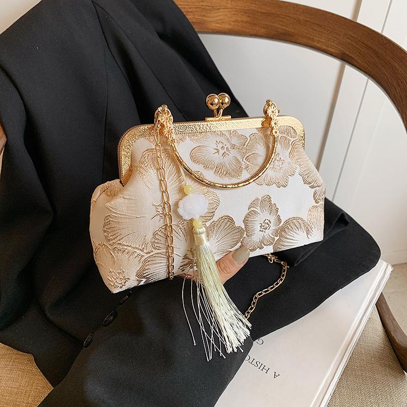 Chinese Style Cheongsam Buckle Chain Bag for Women, New Fashion and Versatile Women s Popular Single Shoulder Crossbody Bags белый
Chinese Style Cheongsam Buckle Chain Bag for Women, New Fashion and Versatile Women s Popular Single Shoulder Crossbody Bags белый