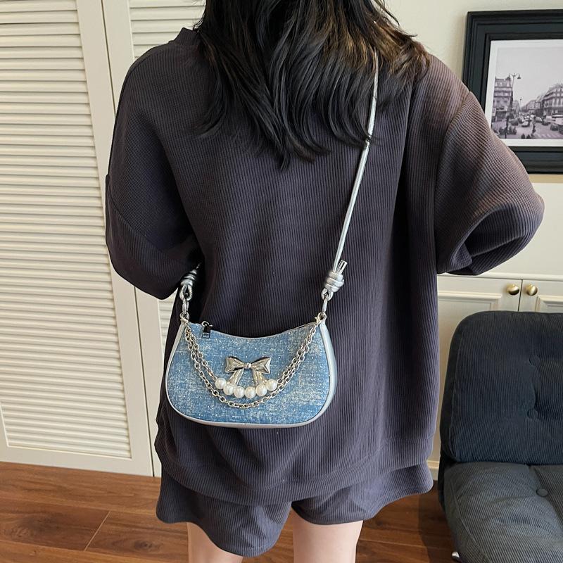 Underarm bag female design sense niche 2025 new fashion this year popular bow shoulder messenger bag чорний
Underarm bag female design sense niche 2025 new fashion this year popular bow shoulder messenger bag чорний