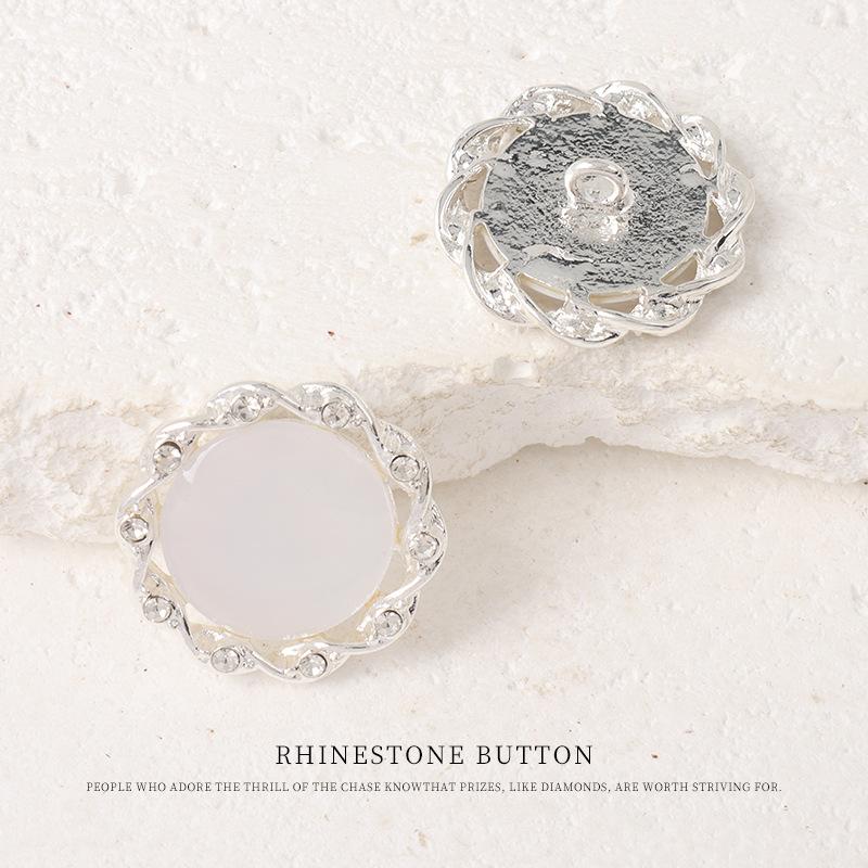 5pcs High-Grade Metal Resin Combination Button Round Versatile Jacket Woolen Coat Trench Coat With Diamond Buttons Gold Buttons 22Mm silver
5pcs High-Grade Metal Resin Combination Button Round Versatile Jacket Woolen Coat Trench Coat With Diamond Buttons Gold Buttons 22Mm silver