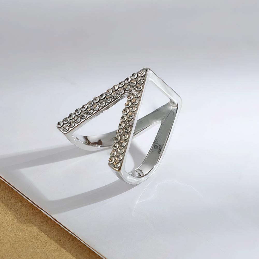 Metal Crystal Silk Scarves Buckle Ring Clips Female Fashion Clothes Corner Buckle Shawl Brooch Pins Alloy Luxury Shawl Ring Gift
Metal Crystal Silk Scarves Buckle Ring Clips Female Fashion Clothes Corner Buckle Shawl Brooch Pins Alloy Luxury Shawl Ring Gift