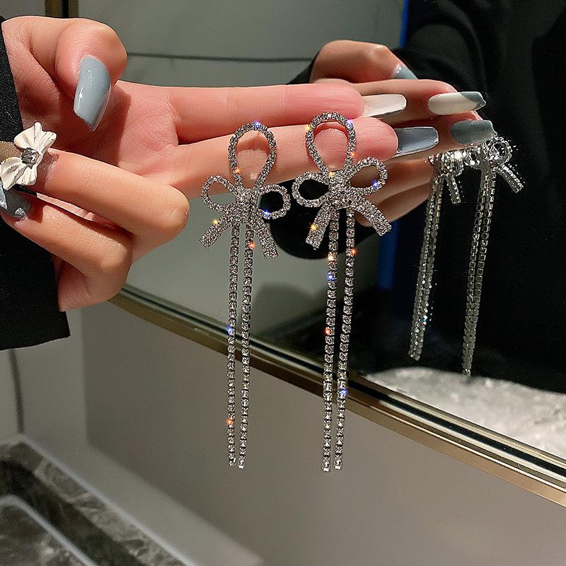 Серьги с кисточками из серебра 925 пробы с бриллиантами и бантом, модные сетчатые красные серьги с индивидуальностью и темпераментом
Серьги с кисточками из серебра 925 пробы с бриллиантами и бантом, модные сетчатые красные серьги с индивидуальностью и темпераментом