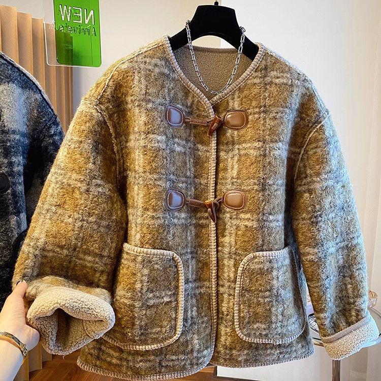 Women s 2025 Winter Plaid Lambswool Coat with Horn Buttons M (80-115 cm)
Women s 2025 Winter Plaid Lambswool Coat with Horn Buttons M (80-115 cm)