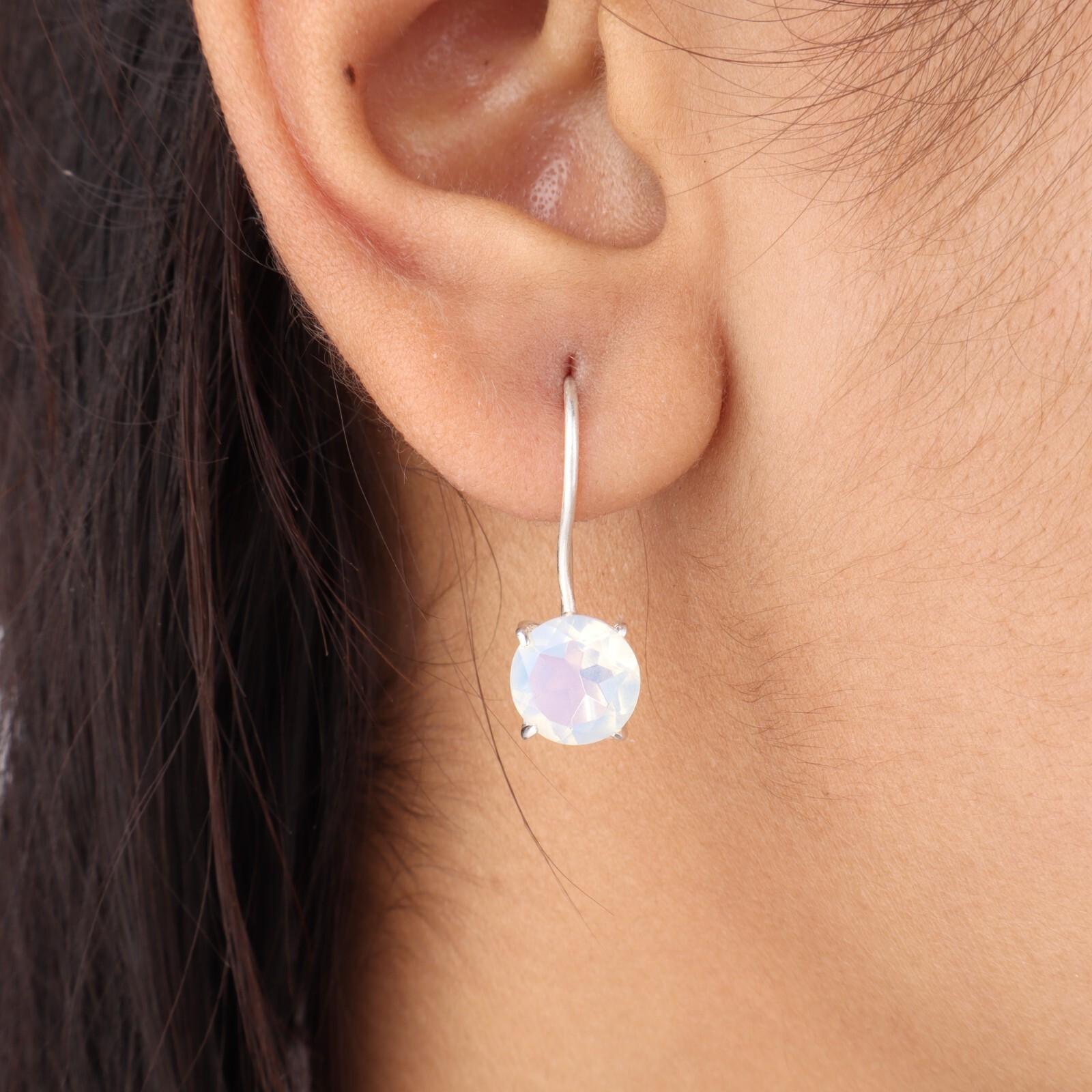 Молочный опал драгоценный камень 925 стерлинговое серебро ювелирные изделия ручной работы серьги 0.92 для жены EE-174-20
Молочный опал драгоценный камень 925 стерлинговое серебро ювелирные изделия ручной работы серьги 0.92 для жены EE-174-20