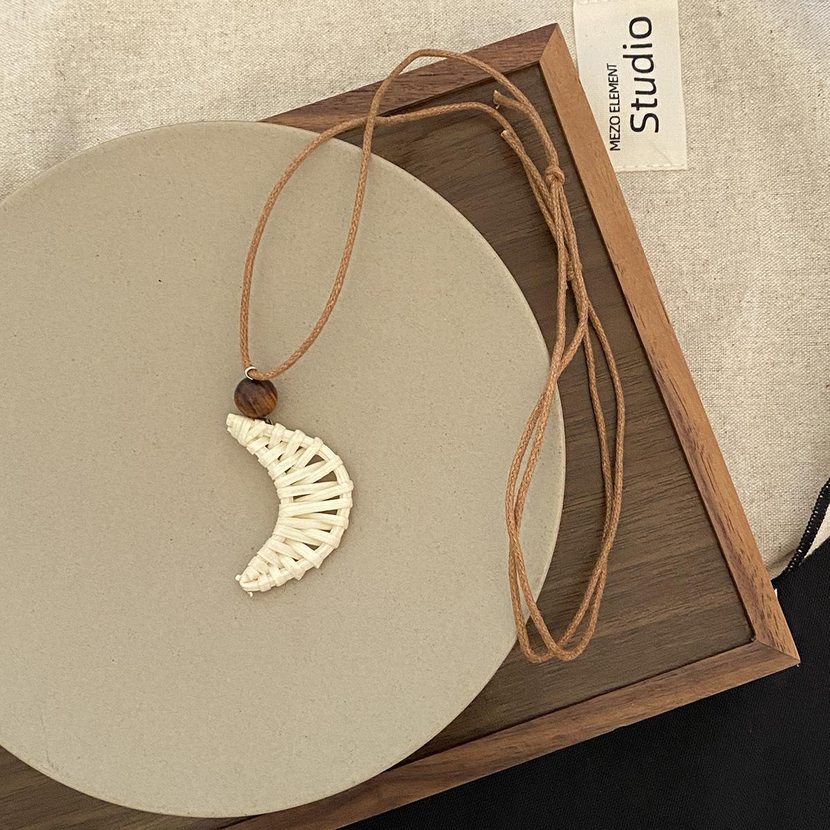 Bohemian Ethnic Style Love Moon Woven Necklace Female Minimalist Design Unique Personality Summer Seaside Accessories
Bohemian Ethnic Style Love Moon Woven Necklace Female Minimalist Design Unique Personality Summer Seaside Accessories