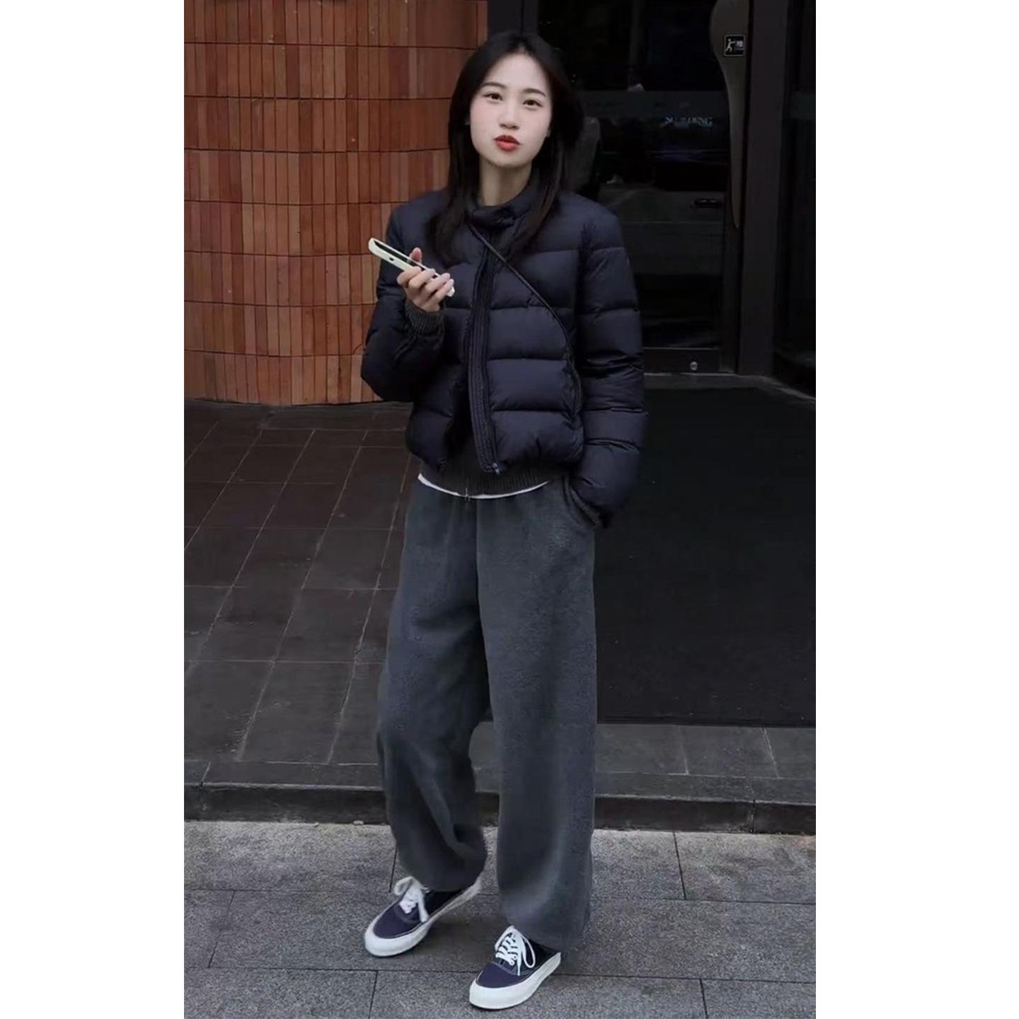 This year s trendy women s solid color cotton jacket with wide-leg casual pants two-piece set. 2XL: 125-140 lbs
This year s trendy women s solid color cotton jacket with wide-leg casual pants two-piece set. 2XL: 125-140 lbs