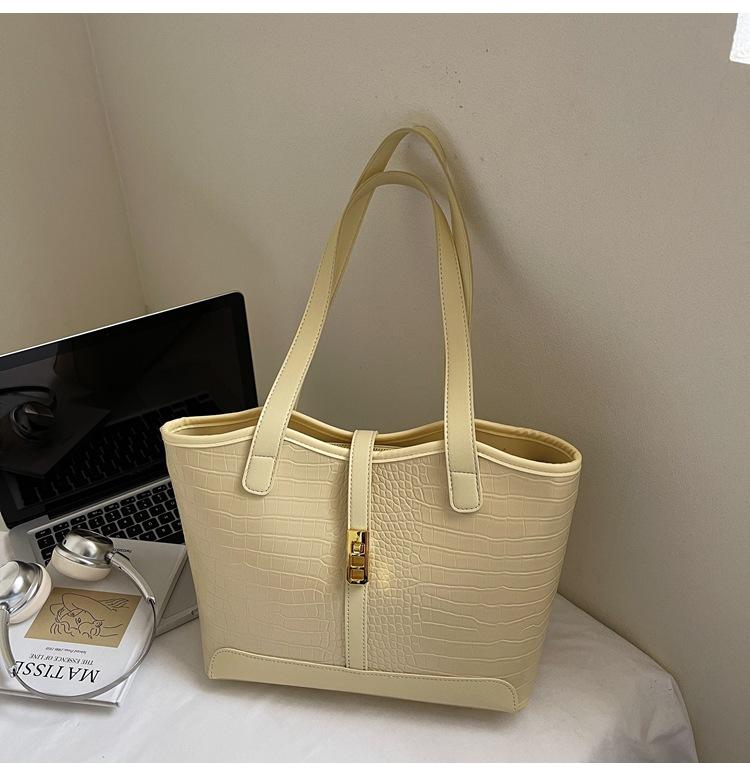 Премиальная сумка-тоут женская 2025 новая с каменным узором, большая вместимость, модная, универсальная, для поездок на работу, на плечо жёлтый
Премиальная сумка-тоут женская 2025 новая с каменным узором, большая вместимость, модная, универсальная, для поездок на работу, на плечо жёлтый