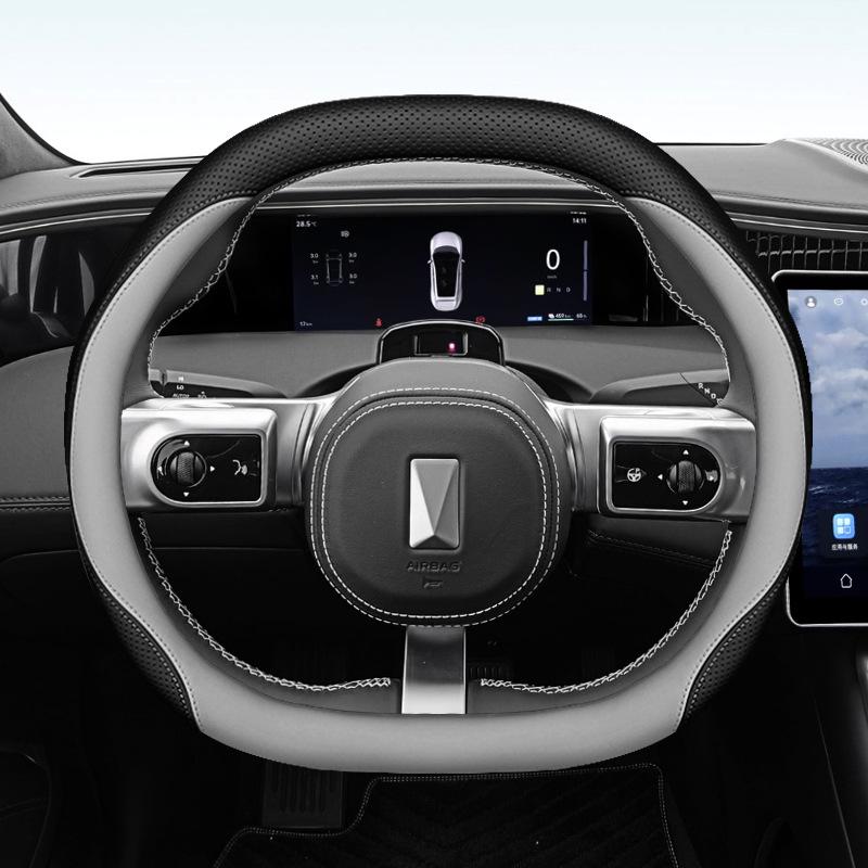 2023 Avatr 11 Nappa Leather Steering Wheel Cover - Ultra-thin, Anti-slip, Sweat-proof, Four Seasons. 36cm
2023 Avatr 11 Nappa Leather Steering Wheel Cover - Ultra-thin, Anti-slip, Sweat-proof, Four Seasons. 36cm