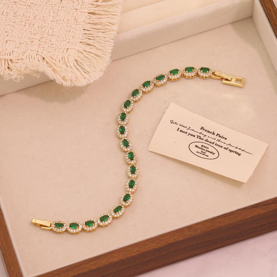 Euro-American style emerald copper micro-pave zircon bracelet, light luxury elegant hand jewelry, high-end accessory золотой
Euro-American style emerald copper micro-pave zircon bracelet, light luxury elegant hand jewelry, high-end accessory золотой