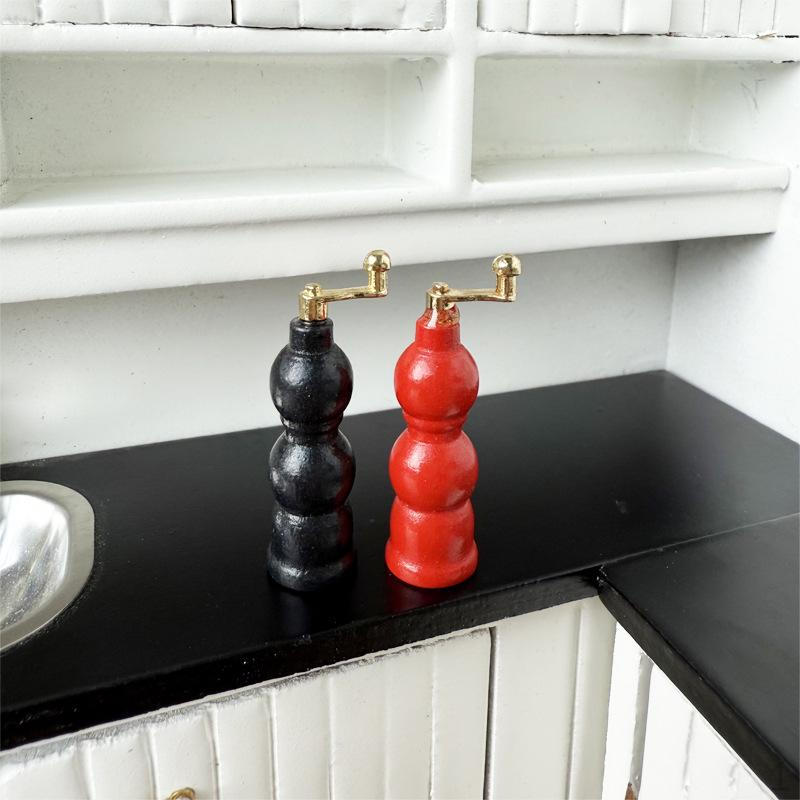 2x 1:12 Dollhouse and Pepper Grinding Miniature Furniture Compact Realistic Simulation Accessories
2x 1:12 Dollhouse and Pepper Grinding Miniature Furniture Compact Realistic Simulation Accessories
