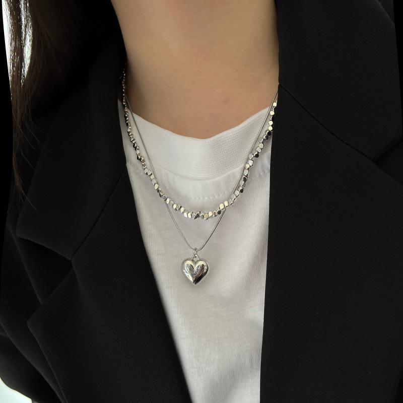 Stylish Silver Double-Layer Heart Pendant Necklace for Women - Niche Design Clavicle Chain
Stylish Silver Double-Layer Heart Pendant Necklace for Women - Niche Design Clavicle Chain