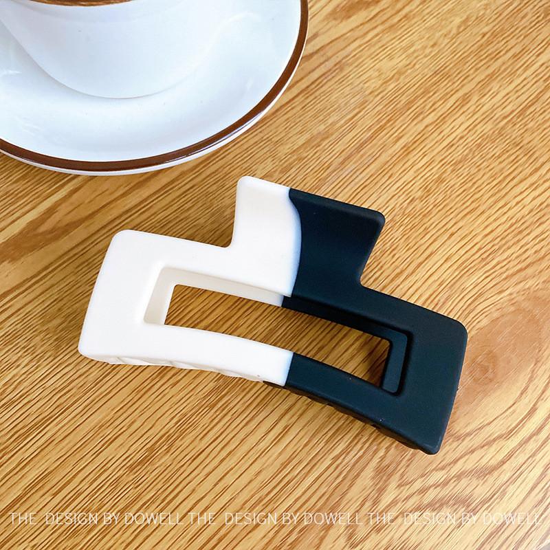 Fashionable Large Textured Hair Claw In Deep Coffee And Other Stunning Colors For Women Black Glossy
Fashionable Large Textured Hair Claw In Deep Coffee And Other Stunning Colors For Women Black Glossy