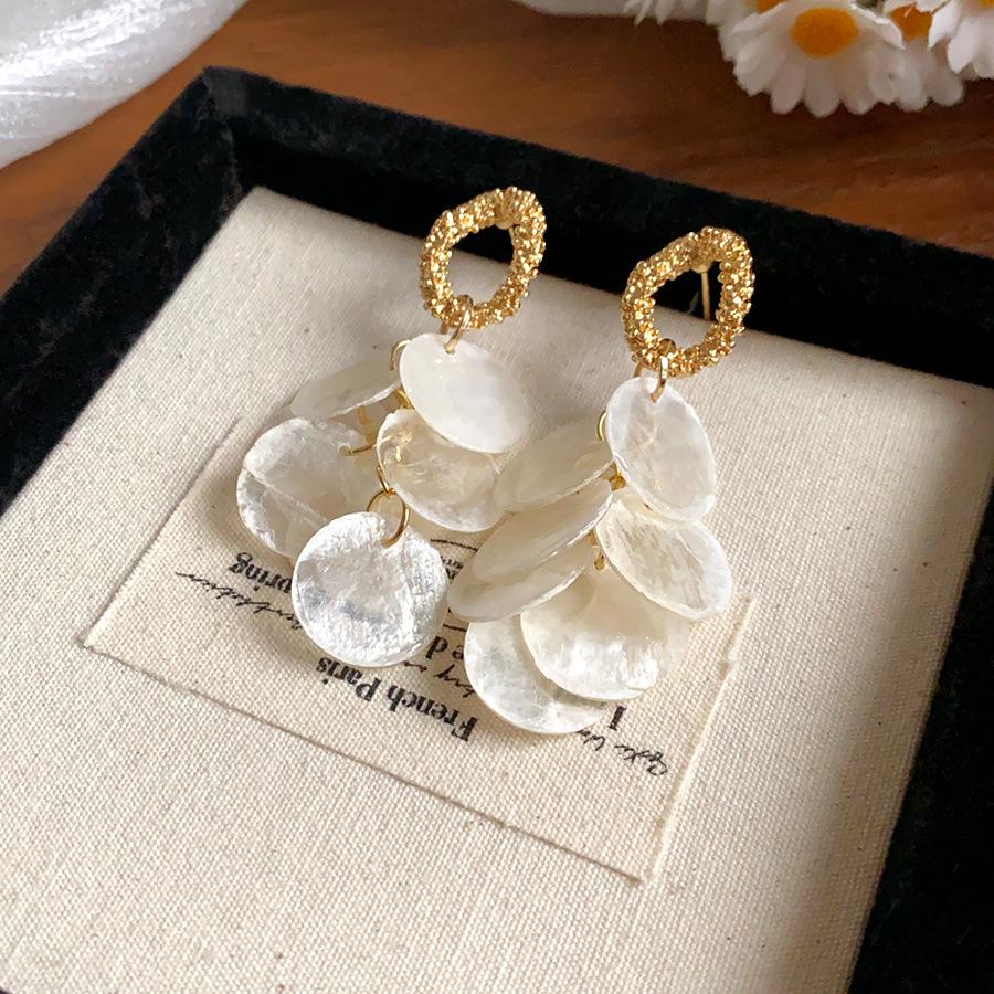 Silver needle geometric shell fringed earrings French exquisite temperament earrings women s elegant fashion earrings design sense niche
Silver needle geometric shell fringed earrings French exquisite temperament earrings women s elegant fashion earrings design sense niche