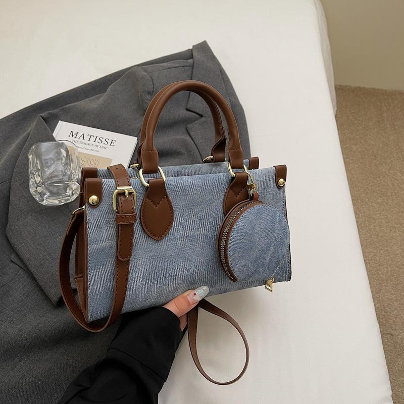 Контрастная цветная женская сумка 2025 осень новая текстура зарубежный стиль сумка-тоут французская деловая сумка высокой ценности сумка-мессенджер синий
Контрастная цветная женская сумка 2025 осень новая текстура зарубежный стиль сумка-тоут французская деловая сумка высокой ценности сумка-мессенджер синий