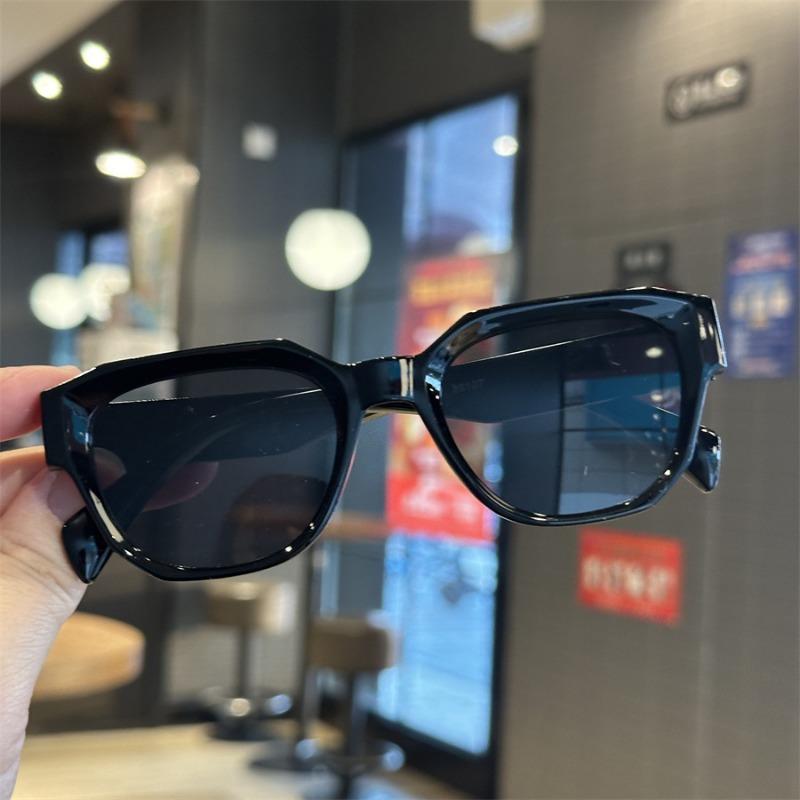 New Children S Minimalist Sunscreen Sunglasses Children Summer Sun Protection Glasses Fashion Small Frame Square Eyeglasses 1PC
New Children S Minimalist Sunscreen Sunglasses Children Summer Sun Protection Glasses Fashion Small Frame Square Eyeglasses 1PC