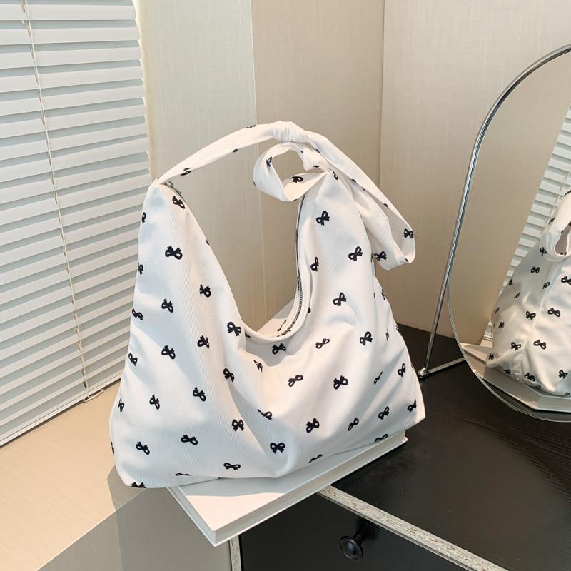 Chic And Modern Single Shoulder Tote Bag With Large Capacity For Fashionable Women білий
Chic And Modern Single Shoulder Tote Bag With Large Capacity For Fashionable Women білий