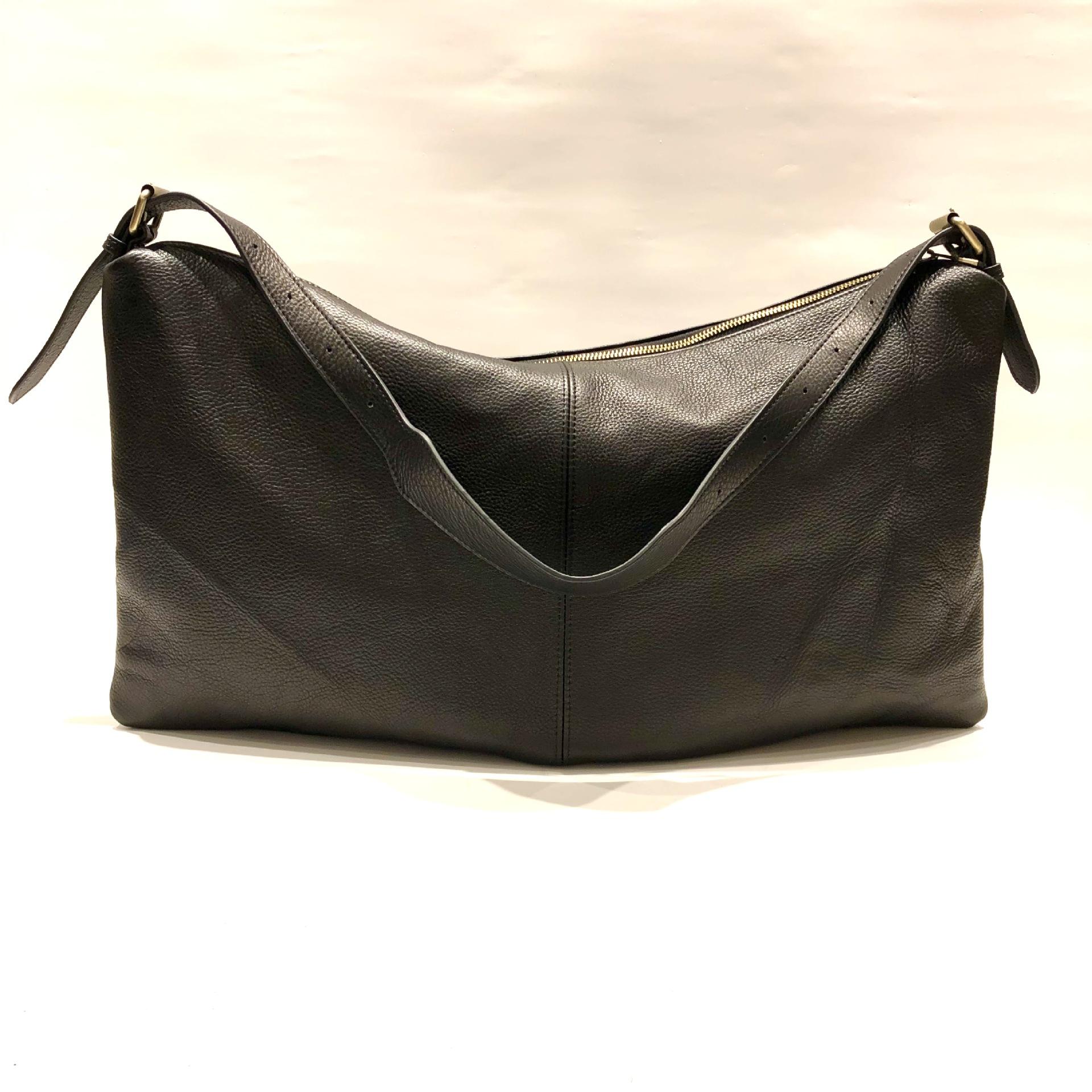Genuine Leather Women s Bag Handcrafted Top Layer Cowhide Tote Bag, Large Single-shoulder Crossbody Simple Designer Luxury Bag 53X32CM
Genuine Leather Women s Bag Handcrafted Top Layer Cowhide Tote Bag, Large Single-shoulder Crossbody Simple Designer Luxury Bag 53X32CM