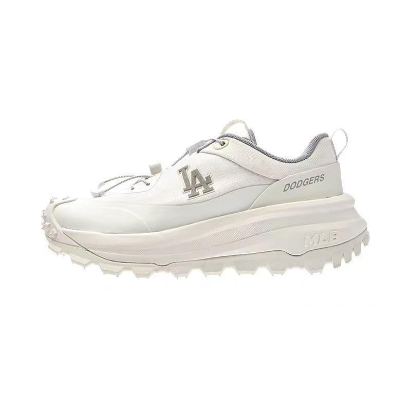 MLB Los Angeles Dodgers Fabric Height Increasing Low top Chunky Sneakers Unisex White Sneakers 3ASHB025N-07WHS 37.5 білий
MLB Los Angeles Dodgers Fabric Height Increasing Low top Chunky Sneakers Unisex White Sneakers 3ASHB025N-07WHS 37.5 білий
