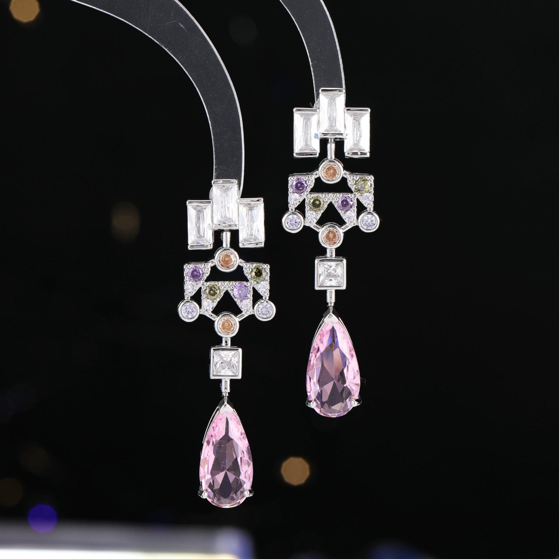 Women s Light Luxury Design Elegant Geometric Zircon Water Droplet Earrings Fashionable And Versatile Niche Design Earrings
Women s Light Luxury Design Elegant Geometric Zircon Water Droplet Earrings Fashionable And Versatile Niche Design Earrings
