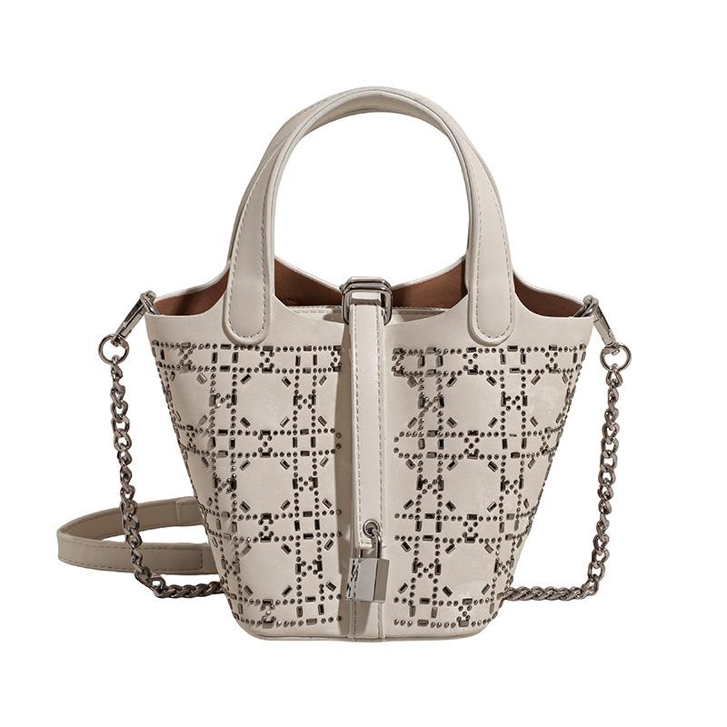 Повседневное ощущение моделирования мягкая и прочная модная изысканная новая легкая роскошь для поездок на работу сумка-ведро с косым плечевым ремнем
Повседневное ощущение моделирования мягкая и прочная модная изысканная новая легкая роскошь для поездок на работу сумка-ведро с косым плечевым ремнем