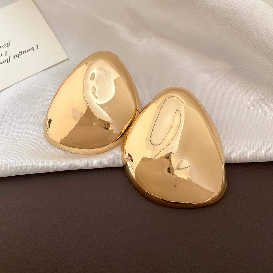 European and American exaggerated silver needle smooth metal geometric stud earrings retro cold wind earrings light luxury high-end earrings
European and American exaggerated silver needle smooth metal geometric stud earrings retro cold wind earrings light luxury high-end earrings