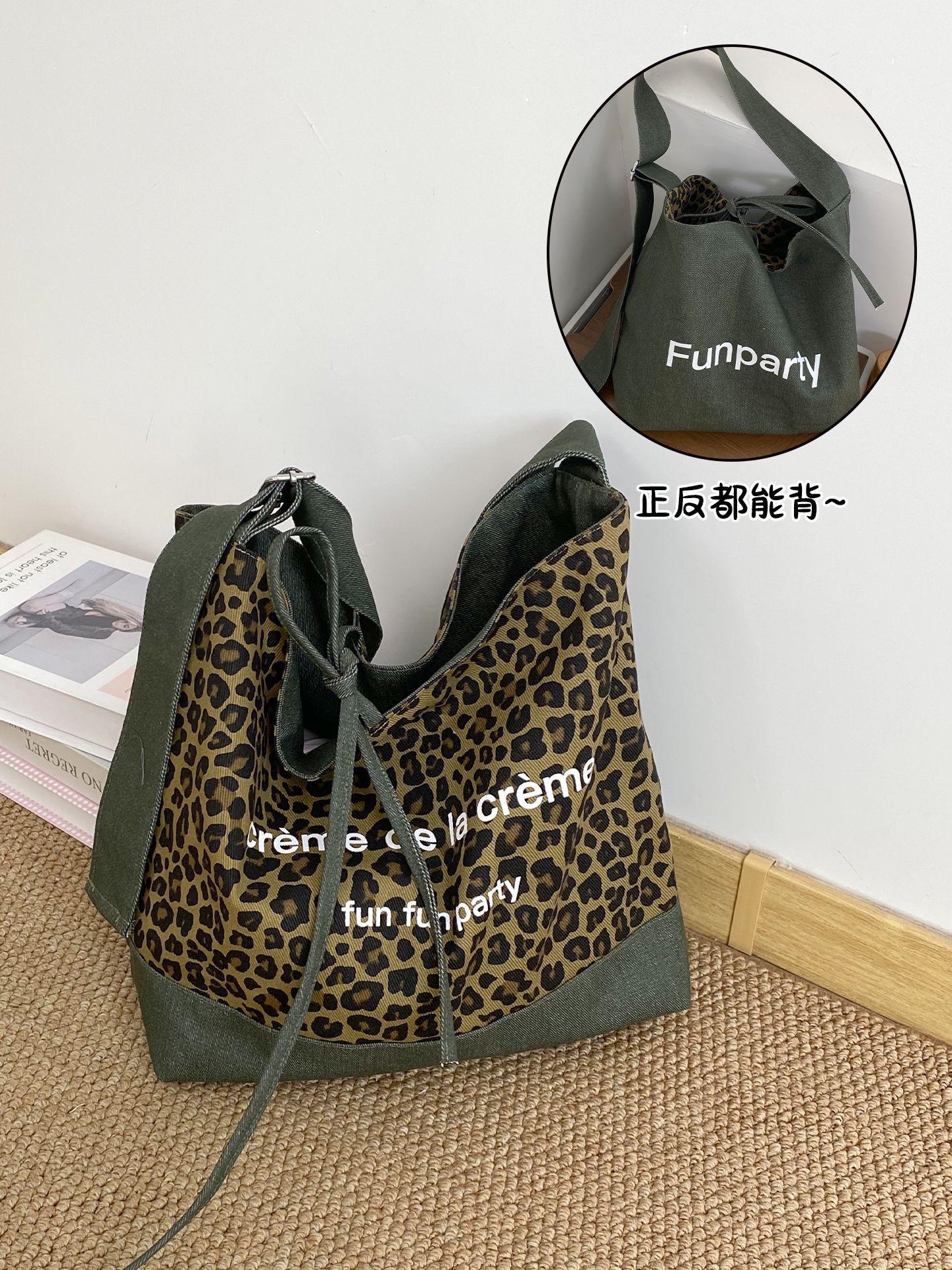 Leopard Canvas Women s Crossbody Bags Fashi Letter Female Casual Tote Handbags Double-sided Ladies High Capacity Shopping Bag зелёный
Leopard Canvas Women s Crossbody Bags Fashi Letter Female Casual Tote Handbags Double-sided Ladies High Capacity Shopping Bag зелёный