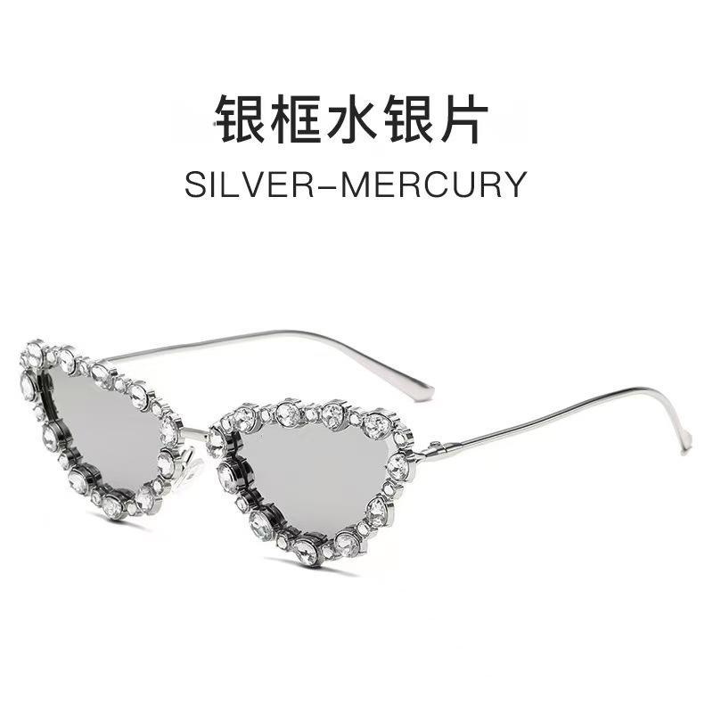 New Luxury Diamond Sunglasses Women Cat Eye Retro Sun Glasses for Women Vintage High Quality Shades Female Black UV400 Oculos
New Luxury Diamond Sunglasses Women Cat Eye Retro Sun Glasses for Women Vintage High Quality Shades Female Black UV400 Oculos