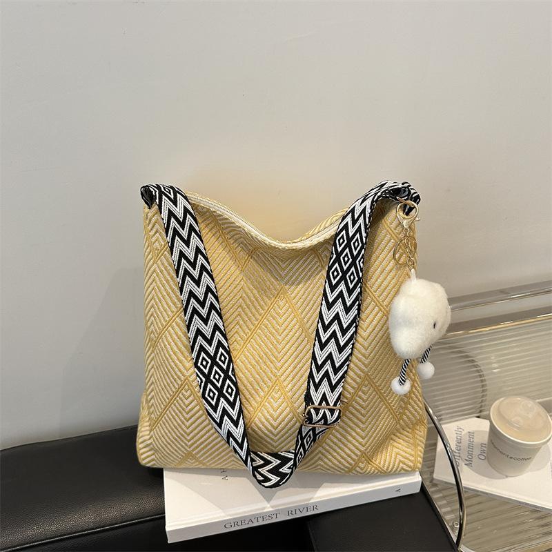 2025 new cloth bag large-capacity bag women s autumn season Mori canvas bag messenger bag lazy wind tote
2025 new cloth bag large-capacity bag women s autumn season Mori canvas bag messenger bag lazy wind tote
