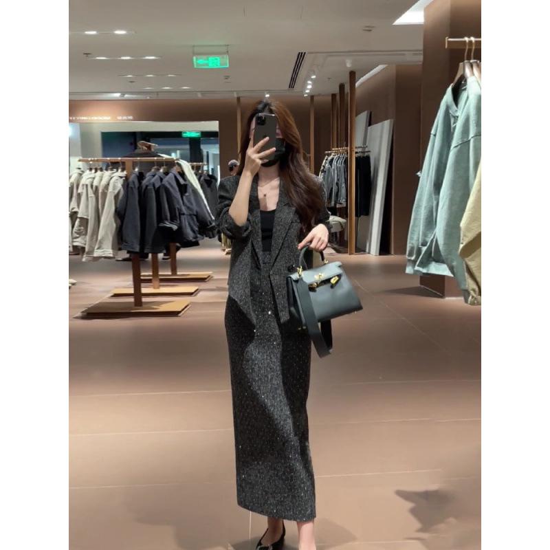 Plus Size Women s Sparkly Suit Jacket & High-Waisted Slit Midi Skirt Set 2XL червоний
Plus Size Women s Sparkly Suit Jacket & High-Waisted Slit Midi Skirt Set 2XL червоний
