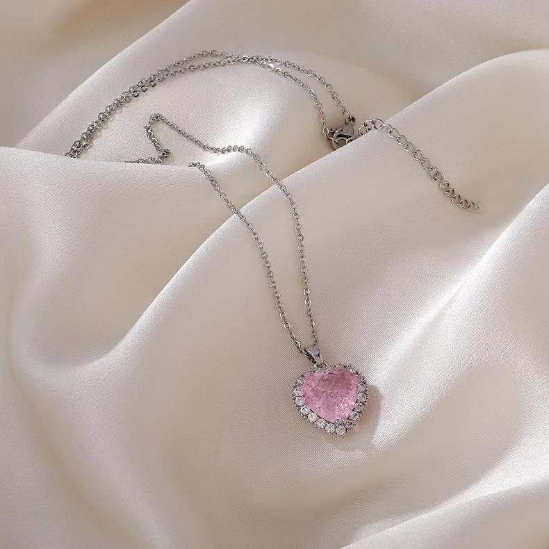 Pink Love Necklace Light Luxury Niche Women Pink Collarbone Chain Jewelry Girls Give Girlfriends
Pink Love Necklace Light Luxury Niche Women Pink Collarbone Chain Jewelry Girls Give Girlfriends