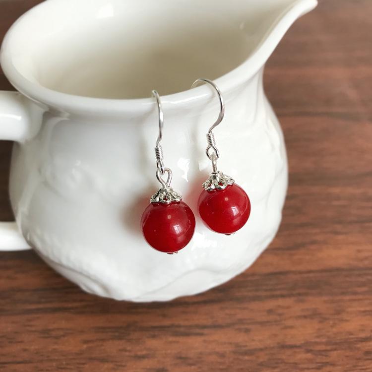 S925 silver hook natural crystal agate round bead earrings femininity earrings simple retro versatile earrings
S925 silver hook natural crystal agate round bead earrings femininity earrings simple retro versatile earrings