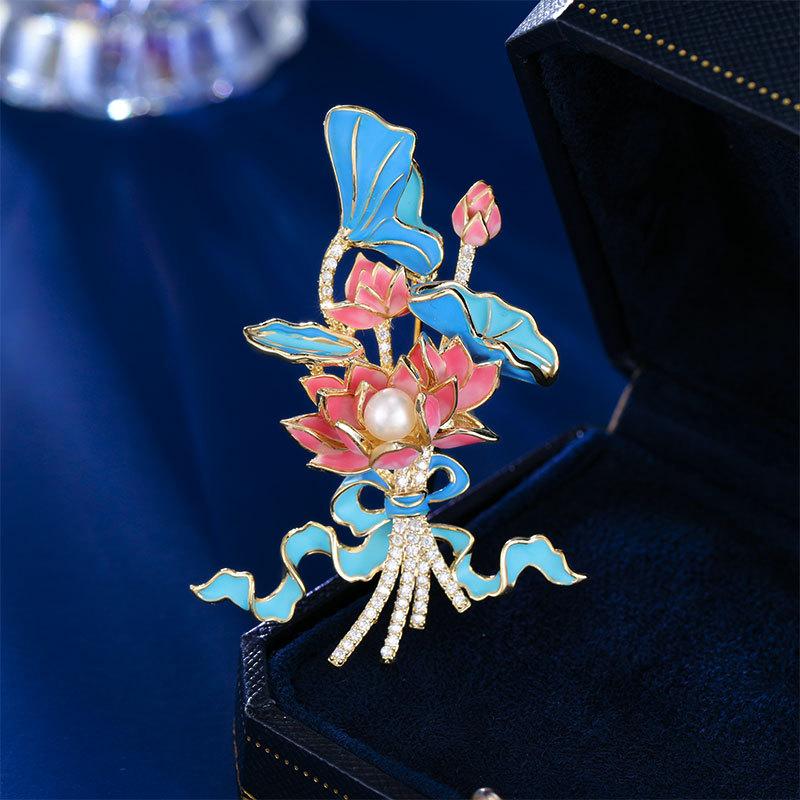 Ladies light luxury design elegant flower brooch fashionable and versatile niche design sense brooch daily accessories
Ladies light luxury design elegant flower brooch fashionable and versatile niche design sense brooch daily accessories
