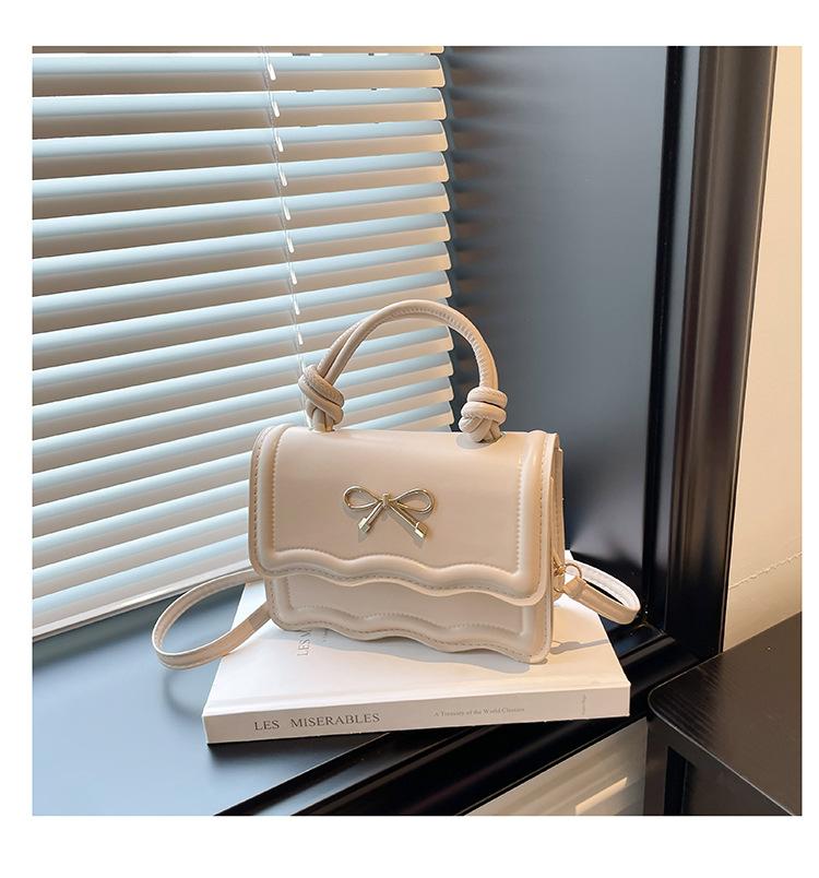 Niche Internet celebrities popular small square bag bow shoulder bag styling bag 2025 women s bag new bag oblique span bag
Niche Internet celebrities popular small square bag bow shoulder bag styling bag 2025 women s bag new bag oblique span bag