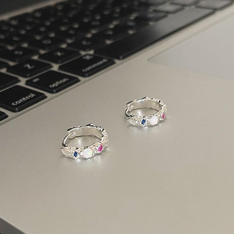 Серьги с радужным цирконом из корейского опала 2024 г.: Холодный стиль, легкая роскошь, мода высокого класса для женщин EH2824
Серьги с радужным цирконом из корейского опала 2024 г.: Холодный стиль, легкая роскошь, мода высокого класса для женщин EH2824