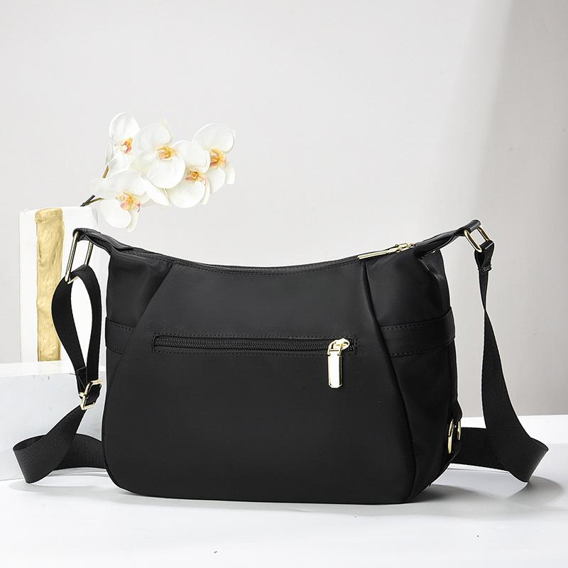 Spring and summer new women s bag middle-aged mother bag shoulder bag messenger bag large capacity 29*11*23 чорний
Spring and summer new women s bag middle-aged mother bag shoulder bag messenger bag large capacity 29*11*23 чорний