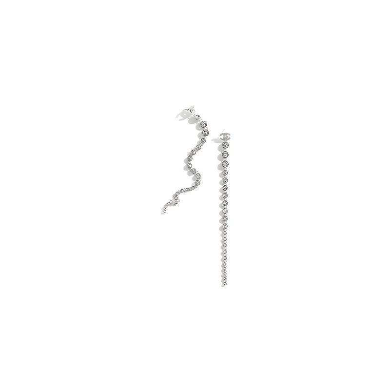 CHANEL 23S Classic Double C Long Chain Inlay Material Same as Official Website Earrings Women s Silver срібний
CHANEL 23S Classic Double C Long Chain Inlay Material Same as Official Website Earrings Women s Silver срібний