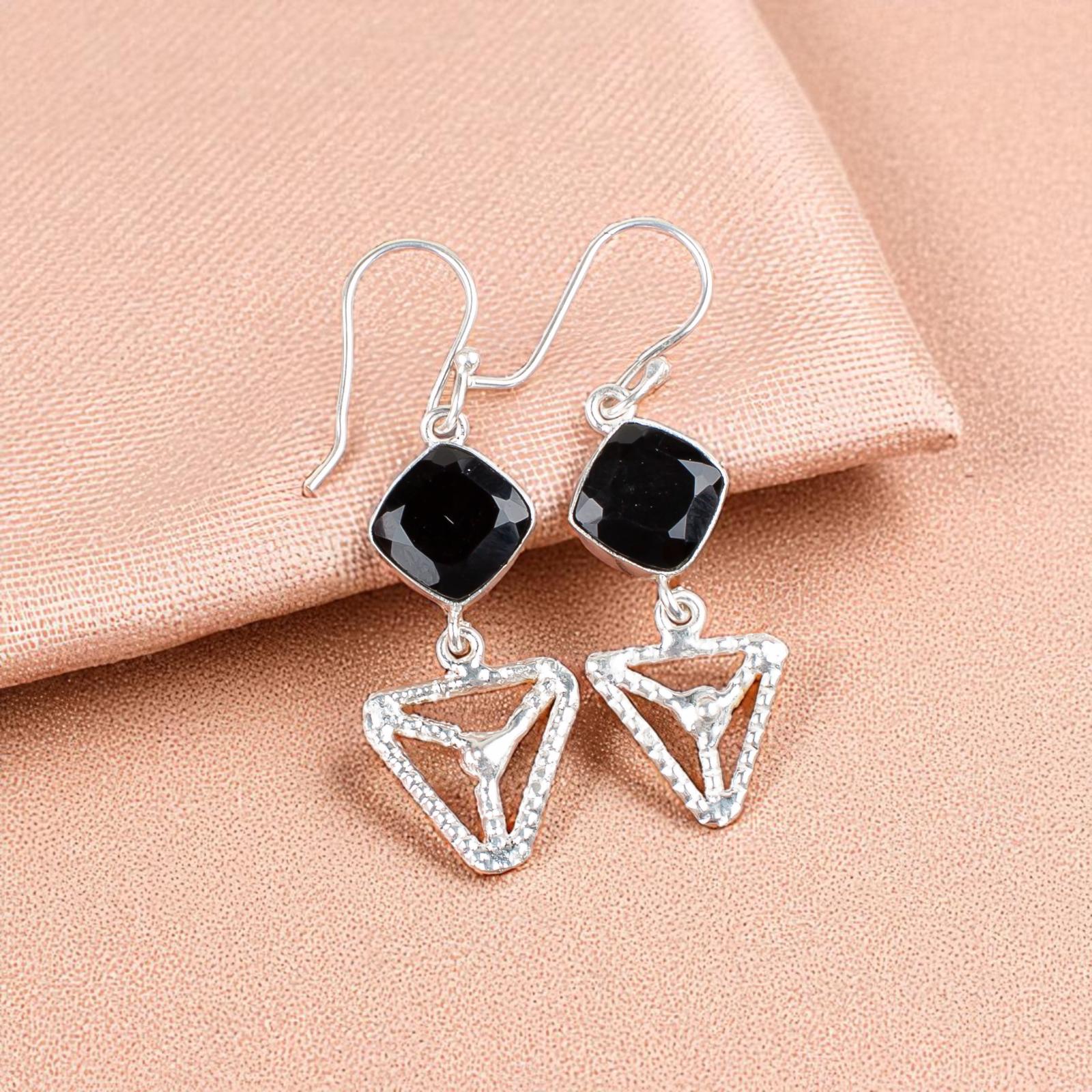 Black Onyx Gemstone 925 Sterling Silver Jewelry Handcrafted Boho Earrings 2.00 EE-45-18
Black Onyx Gemstone 925 Sterling Silver Jewelry Handcrafted Boho Earrings 2.00 EE-45-18
