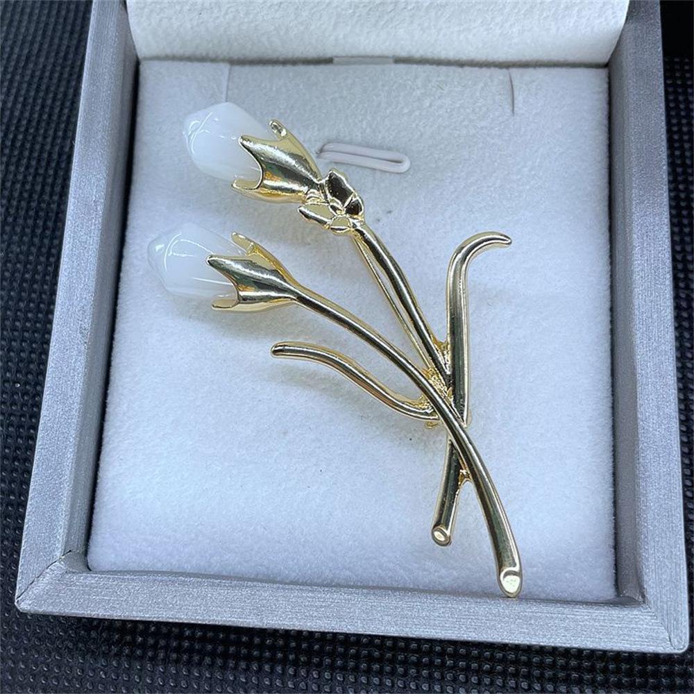 Gold-Plated Magnolia Brooch with Imitation Jade, Ethnic Style Cheongsam Hanfu Women s Accessory Pin
Gold-Plated Magnolia Brooch with Imitation Jade, Ethnic Style Cheongsam Hanfu Women s Accessory Pin