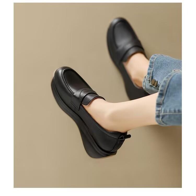 Spring and summer new women s shoes platform wedge heel Roman retro casual fashion women s single shoes middle-aged and elderly mother love 35
Spring and summer new women s shoes platform wedge heel Roman retro casual fashion women s single shoes middle-aged and elderly mother love 35