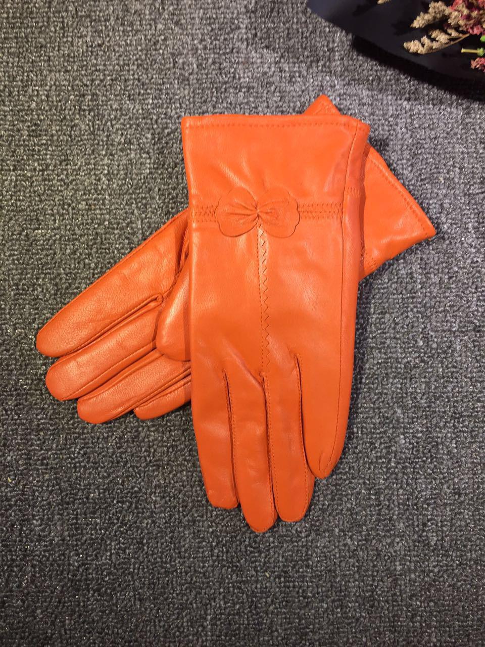 Женские зимние перчатки из натуральной овчины — теплые и стильные для холодной погоды One Size
Женские зимние перчатки из натуральной овчины — теплые и стильные для холодной погоды One Size